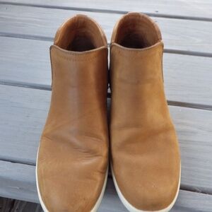 TEVA soft leather slip on sneakers